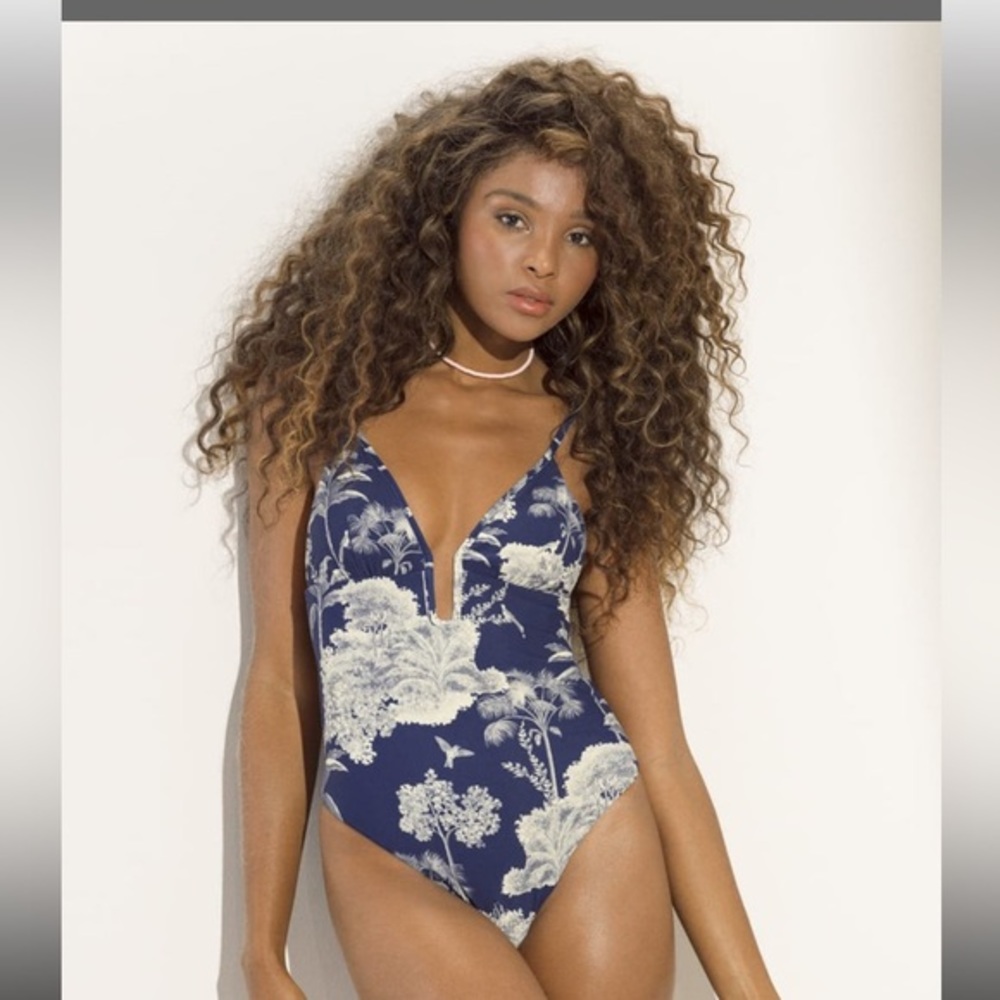 Maaji Night Jungle Ulani U Wire One Piece, size Small, $156